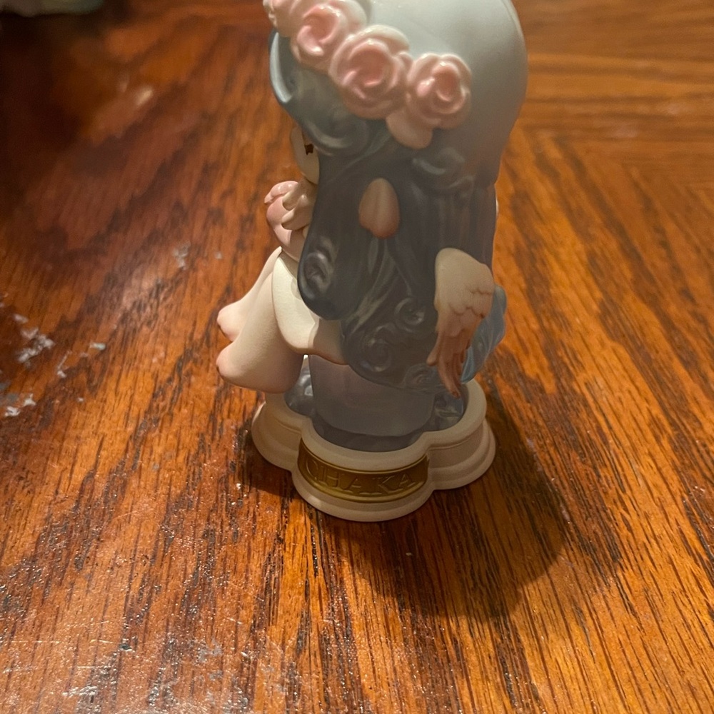 Knight Figurine with Helmet - Picture 6 of 12